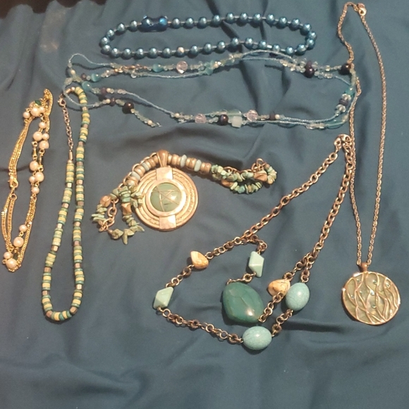 Blue and green costume necklace mix - Picture 1 of 10